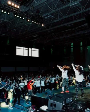 Live concert by The Elovaters